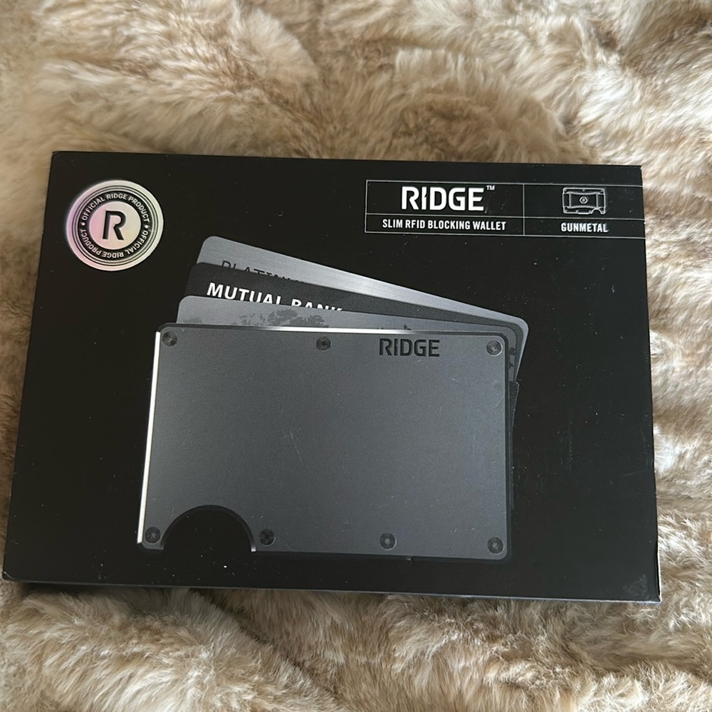 Gunmetal finish ridge wallet. New, never used.